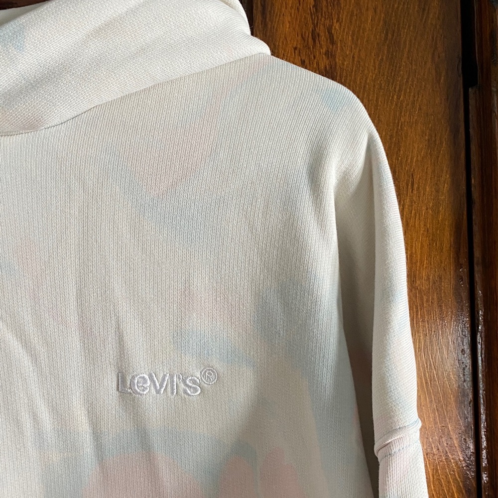Levi's Off-White Hoodie with subtle marbled Pastel pattern